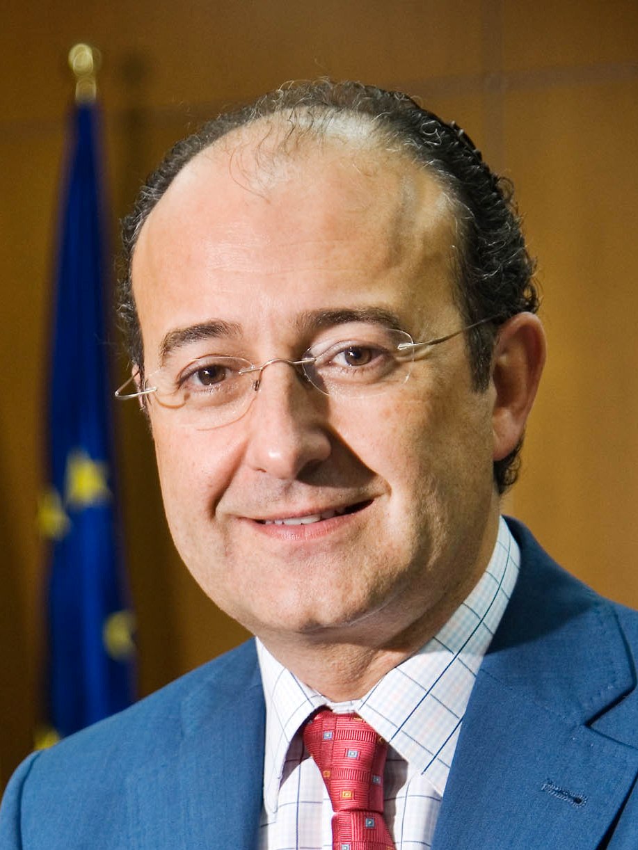 Excmo. Sr. D. Isaías Pérez Saldaña
